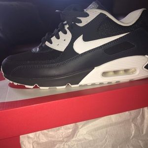 Air max 90 Size 11 Great condition ! Offer